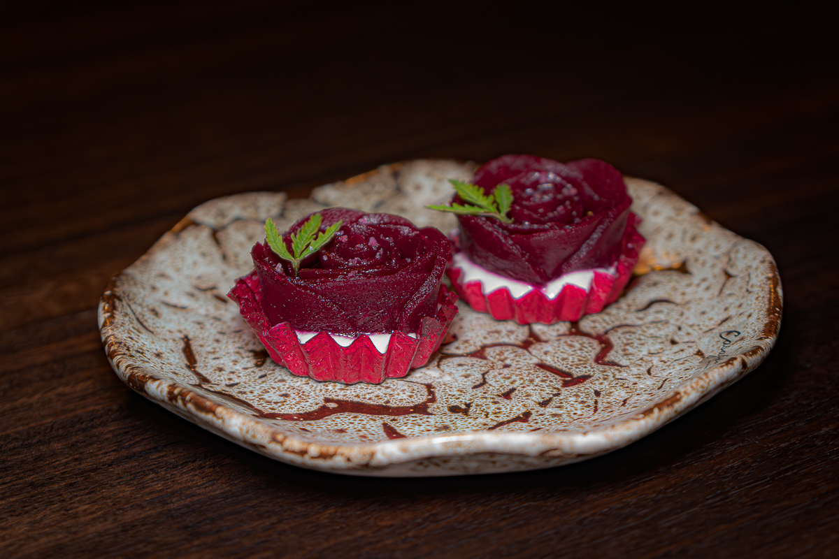 Beetroot tartlet, goat's cheese and cumin
